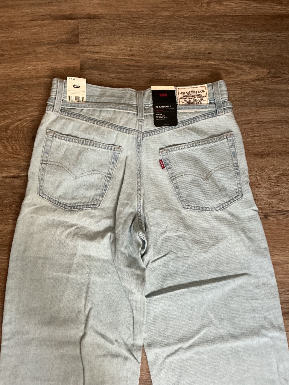 Women’s Levi’s XL Straight Jeans - Picture 4 of 5